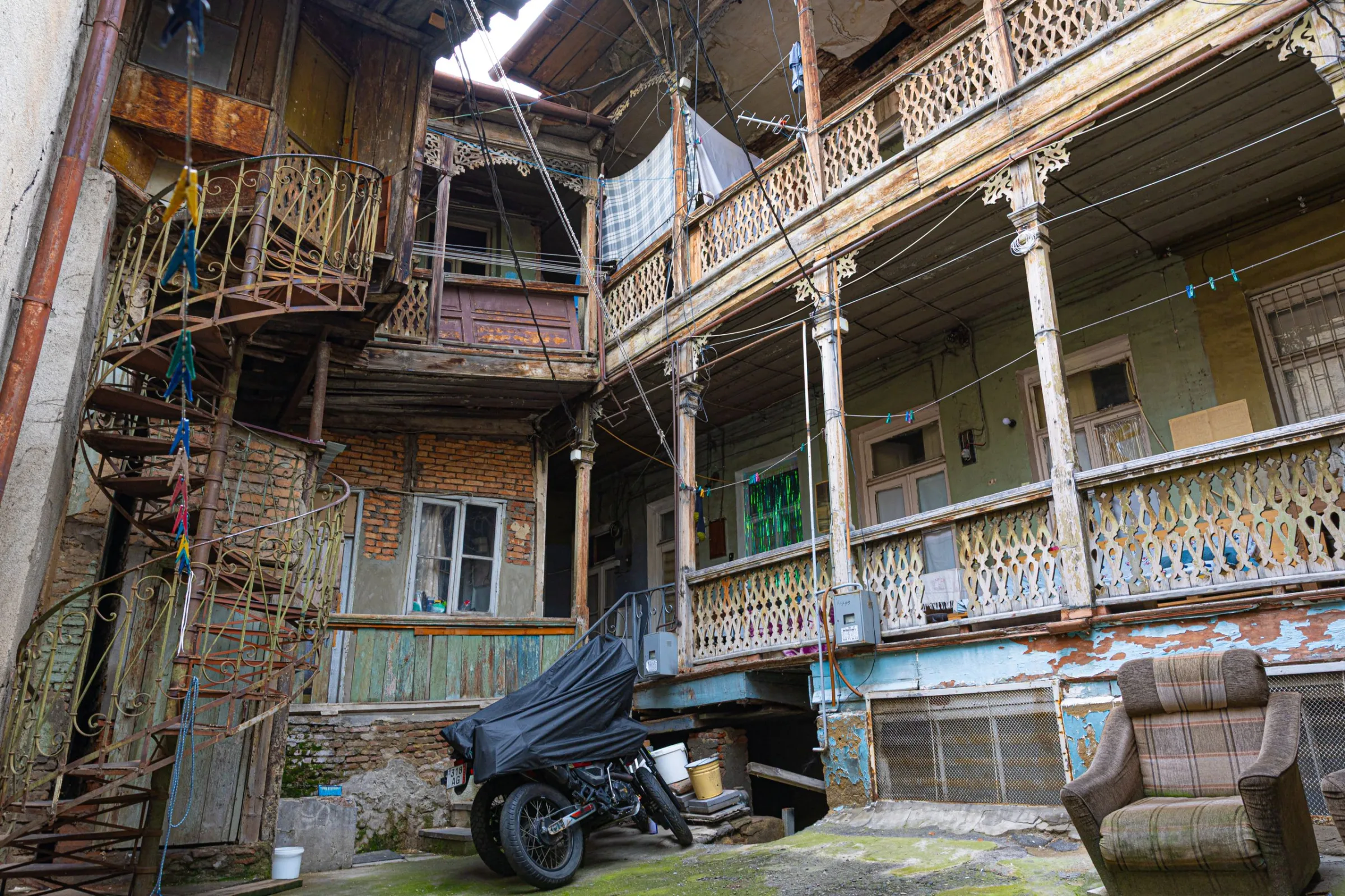 Tbilisi in 48 Hours: Balconies, Bakeries and Sulphur Baths — scene