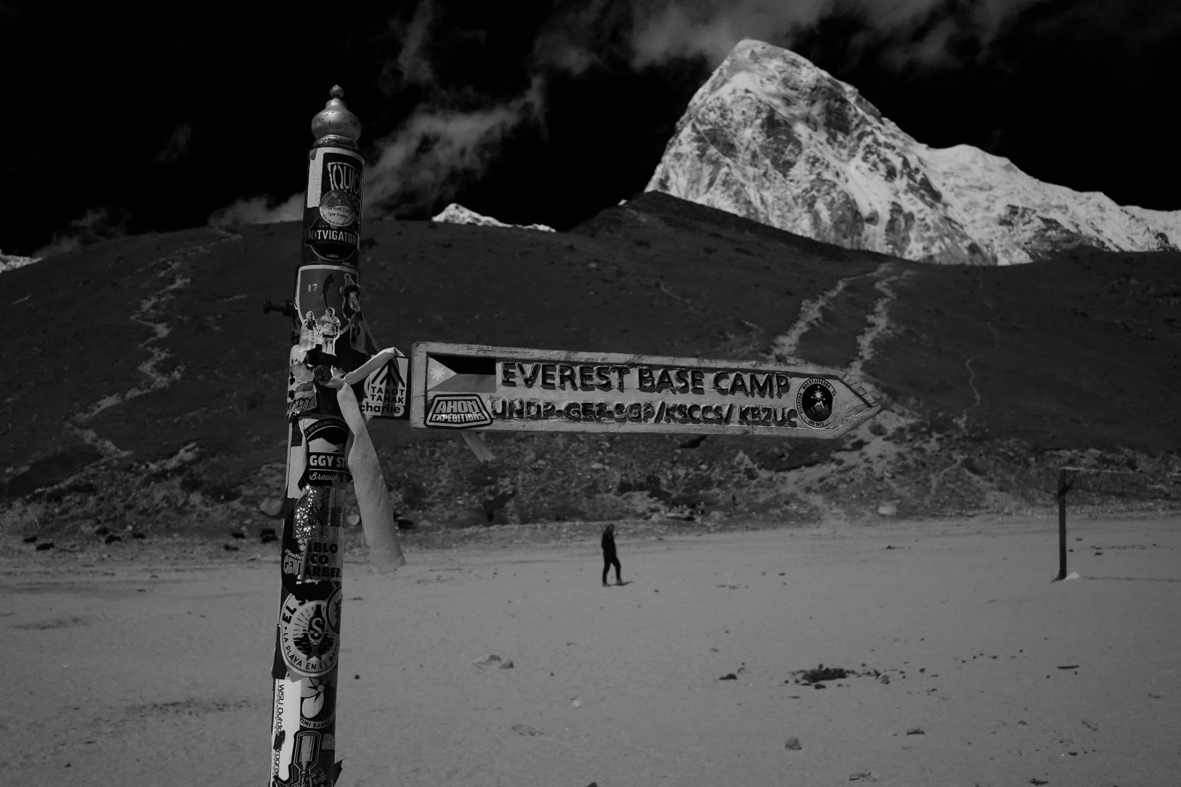 The Long Way Up: Trekking to Everest Base Camp Without a Guide — detail